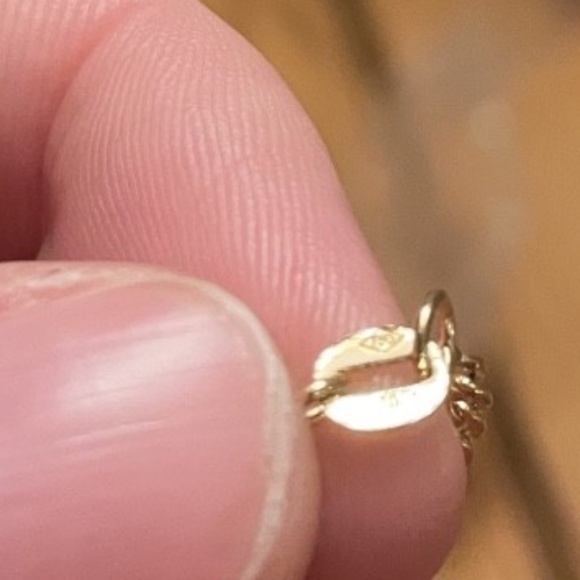 18k Gold Chain 4.24g and 23.5" - Picture 2 of 5